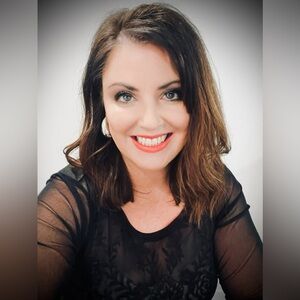 Meet your Posher, Hollie